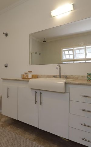 Casa à venda com 351m², 3 quartos e 3 vagasBanheiro da Suíte 2