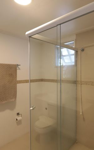 Casa à venda com 351m², 3 quartos e 3 vagasBanheiro da Suíte 2
