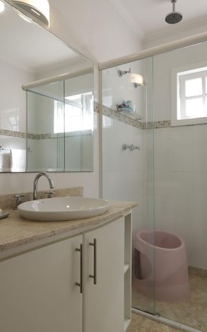 Casa à venda com 351m², 3 quartos e 3 vagasBanheiro da Suíte 1