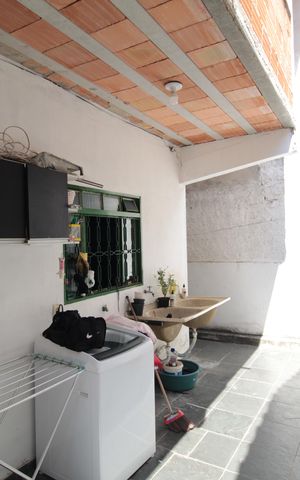 Casa à venda com 180m², 3 quartos e 1 vagaÁrea de Serviço