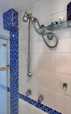 Apartamento à venda com 171m², 3 quartos e 2 vagas Apartamento à venda com 171m², 3 quartos e 2 vagasSuíte 1 - Banheiro