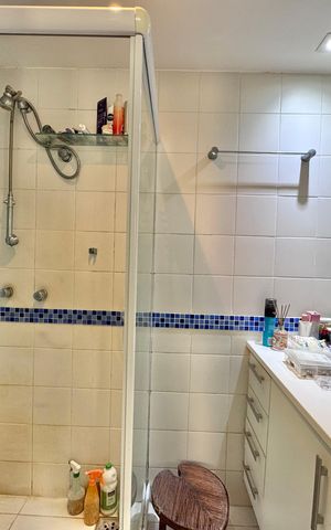 Apartamento à venda com 171m², 3 quartos e 2 vagas Apartamento à venda com 171m², 3 quartos e 2 vagasSuíte 1 - Banheiro