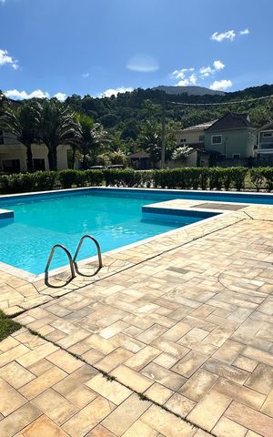 Casa de condomínio à venda com 320m², 5 quartos e 1 vaga Casa de condomínio à venda com 320m², 5 quartos e 1 vagaÁrea comum - Piscina
