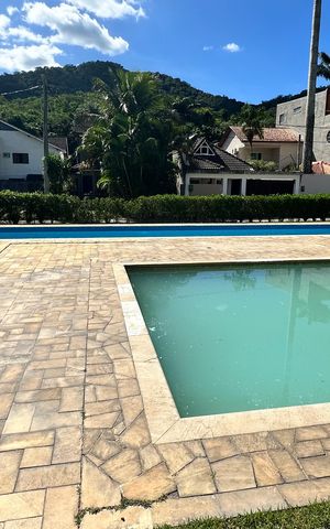 Casa de condomínio à venda com 320m², 5 quartos e 1 vaga Casa de condomínio à venda com 320m², 5 quartos e 1 vagaÁrea comum - Piscina