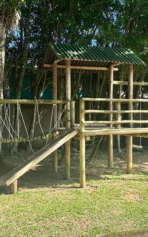 Casa de condomínio à venda com 320m², 5 quartos e 1 vaga Casa de condomínio à venda com 320m², 5 quartos e 1 vagaÁrea comum - Playground