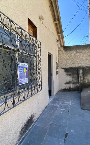 Casa para alugar com 50m², 1 quarto e sem vaga Casa para alugar com 50m², 1 quarto e sem vagaFachada e placa