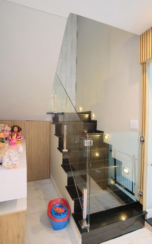 Casa à venda com 350m², 3 quartos e 4 vagasEscada