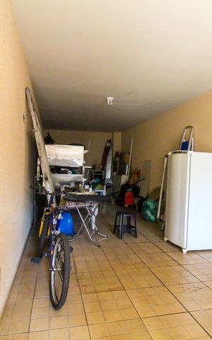 Casa à venda com 110m², 3 quartos e 5 vagas Casa à venda com 110m², 3 quartos e 5 vagasGaragem