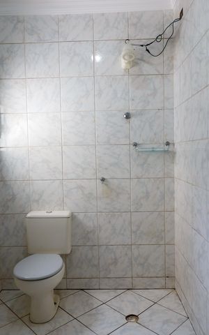 Casa à venda com 240m², 3 quartos e 2 vagas Casa à venda com 240m², 3 quartos e 2 vagasBanheiro da Suíte