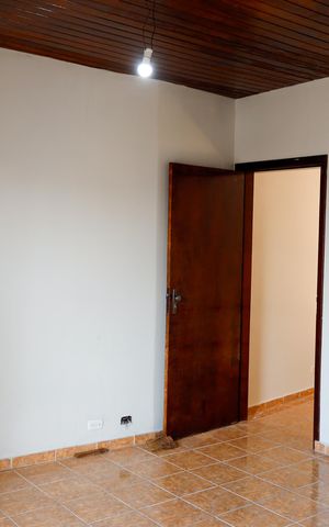 Casa à venda com 240m², 3 quartos e 2 vagas Casa à venda com 240m², 3 quartos e 2 vagasSuíte