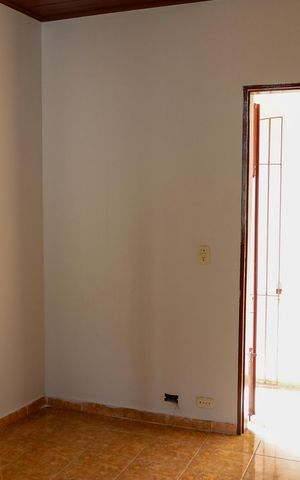 Casa à venda com 240m², 3 quartos e 2 vagas Casa à venda com 240m², 3 quartos e 2 vagasQuarto 2