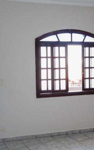 Casa à venda com 240m², 3 quartos e 2 vagas Casa à venda com 240m², 3 quartos e 2 vagasSala