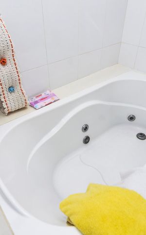 Casa de condomínio à venda com 65m², 2 quartos e sem vaga Casa de condomínio à venda com 65m², 2 quartos e sem vagaBanheiro Social