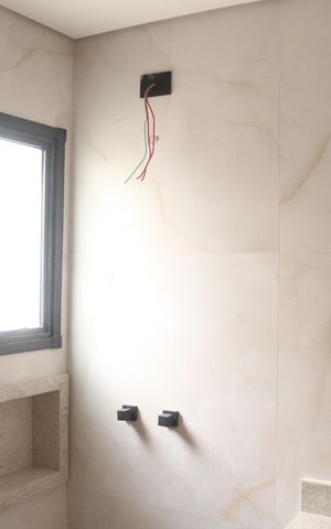 Casa à venda com 200m², 3 quartos e 4 vagasBanheiro da Suíte 2