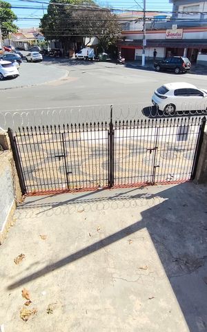 Casa para alugar com 200m², 2 quartos e 2 vagas Casa para alugar com 200m², 2 quartos e 2 vagasQuintal - Garagem