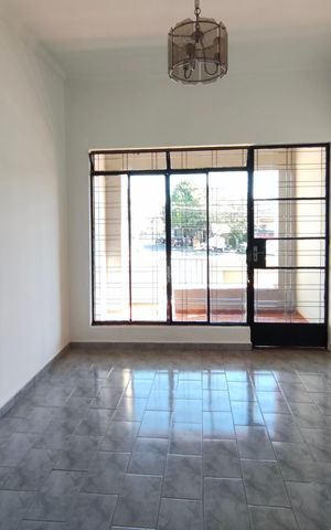 Casa para alugar com 200m², 2 quartos e 2 vagas Casa para alugar com 200m², 2 quartos e 2 vagasSala