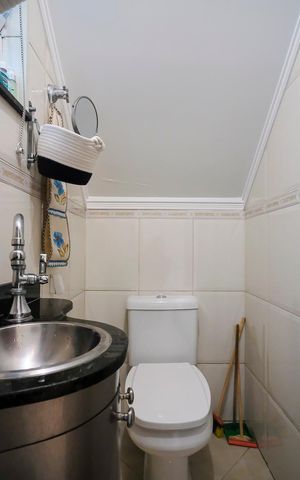 Casa à venda com 235m², 3 quartos e 4 vagasLavabo