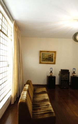 Casa à venda com 229m², 5 quartos e 4 vagasSala de Estar