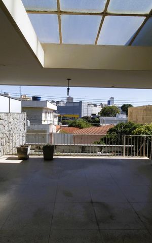 Casa à venda com 229m², 5 quartos e 4 vagasVaranda