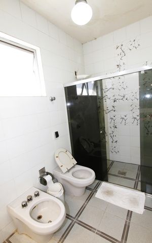 Casa à venda com 229m², 5 quartos e 4 vagasBanheiro Social