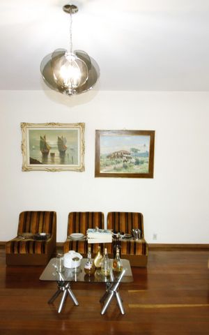 Casa à venda com 229m², 5 quartos e 4 vagasSala