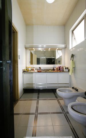 Casa à venda com 229m², 5 quartos e 4 vagasBanheiro Social