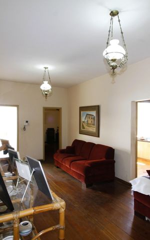 Casa à venda com 229m², 5 quartos e 4 vagasSala
