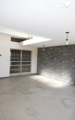 Casa à venda com 229m², 5 quartos e 4 vagasVaranda