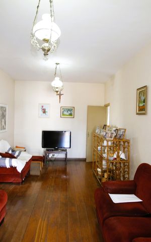 Casa à venda com 229m², 5 quartos e 4 vagasSala