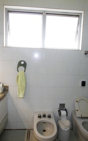Casa à venda com 229m², 5 quartos e 4 vagasBanheiro Social