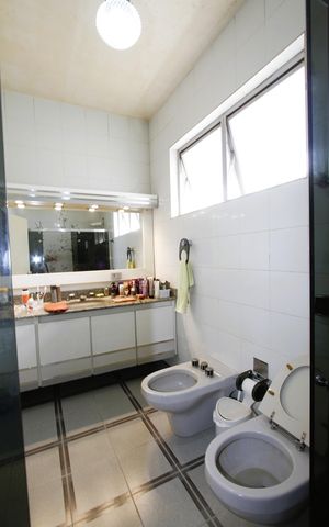 Casa à venda com 229m², 5 quartos e 4 vagasBanheiro Social