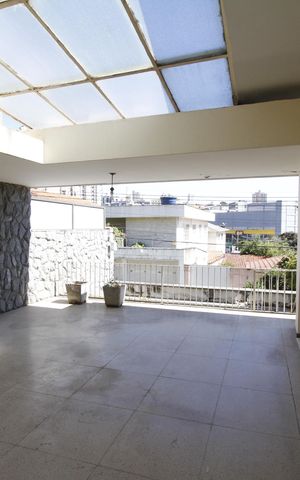 Casa à venda com 229m², 5 quartos e 4 vagasVaranda