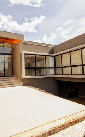 Casa de condomínio à venda com 403m², 4 quartos e 4 vagasFachada