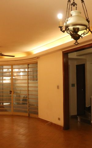 Casa à venda com 320m², 3 quartos e 4 vagasSala