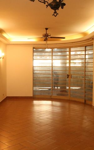 Casa à venda com 320m², 3 quartos e 4 vagasSala