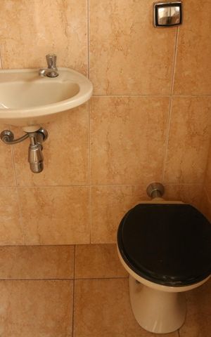 Casa à venda com 320m², 3 quartos e 4 vagasBanheiro 1