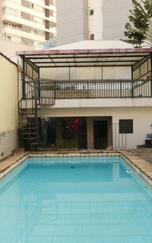 Casa à venda com 320m², 3 quartos e 4 vagasQuintal