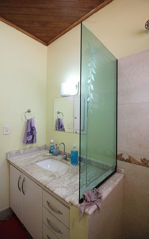 Casa à venda com 380m², 3 quartos e 4 vagasBanheiro Social 1