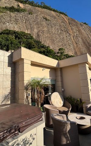 Apartamento à venda com 200m², 3 quartos e 2 vagasCobertura