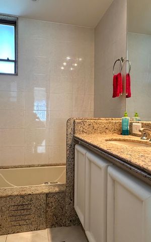 Apartamento à venda com 165m², 3 quartos e 1 vaga Apartamento à venda com 165m², 3 quartos e 1 vagaBanheiro