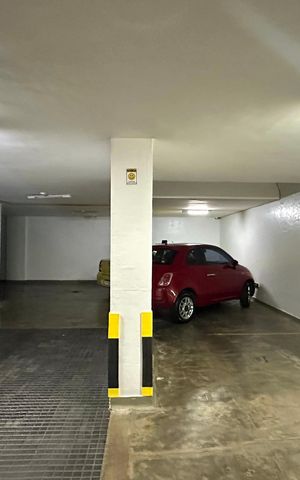 Apartamento à venda com 165m², 3 quartos e 1 vaga Apartamento à venda com 165m², 3 quartos e 1 vagaGaragem