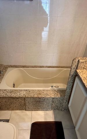 Apartamento à venda com 165m², 3 quartos e 1 vaga Apartamento à venda com 165m², 3 quartos e 1 vagaBanheiro