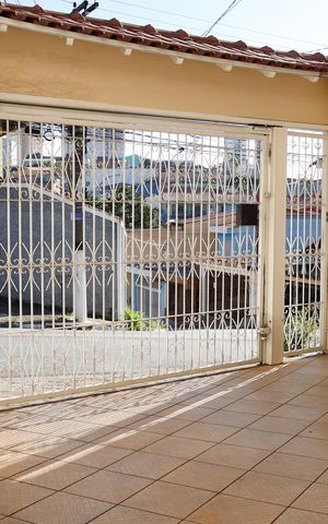 Casa à venda com 215m², 3 quartos e 4 vagas Casa à venda com 215m², 3 quartos e 4 vagasÁrea comum