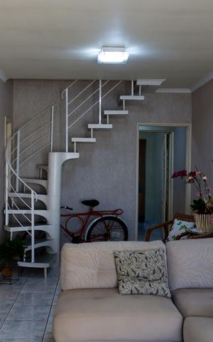 Casa à venda com 215m², 3 quartos e 4 vagas Casa à venda com 215m², 3 quartos e 4 vagasSala