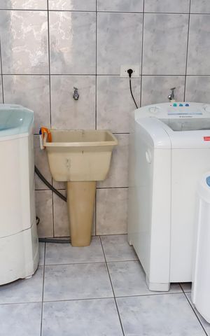 Casa à venda com 215m², 3 quartos e 4 vagas Casa à venda com 215m², 3 quartos e 4 vagasLavanderia