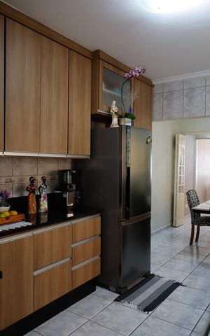 Casa à venda com 215m², 3 quartos e 4 vagas Casa à venda com 215m², 3 quartos e 4 vagasCozinha