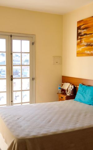 Casa à venda com 215m², 3 quartos e 4 vagas Casa à venda com 215m², 3 quartos e 4 vagasSuíte