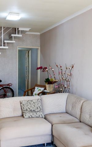 Casa à venda com 215m², 3 quartos e 4 vagas Casa à venda com 215m², 3 quartos e 4 vagasSala