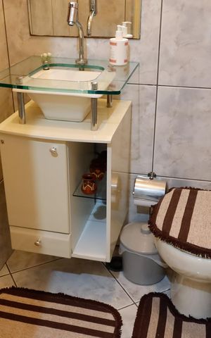 Casa à venda com 215m², 3 quartos e 4 vagas Casa à venda com 215m², 3 quartos e 4 vagasLavabo