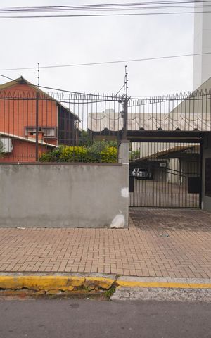 Casa de condomínio à venda com 90m², 2 quartos e 2 vagasFachada